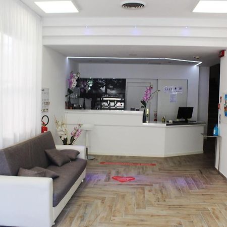 Hotel Luna Ріміні Екстер'єр фото