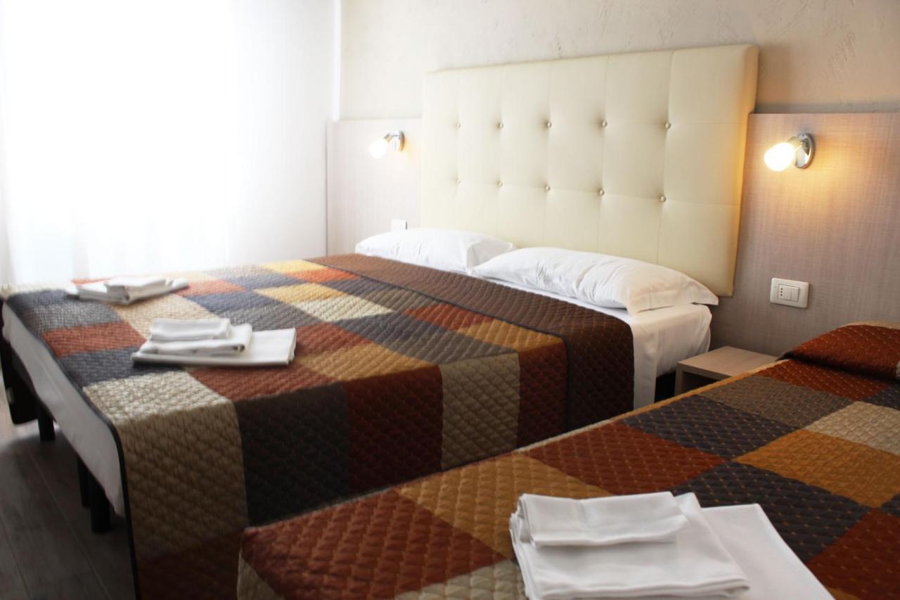 Hotel Luna Ріміні Екстер'єр фото