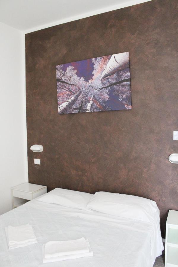 Hotel Luna Ріміні Екстер'єр фото