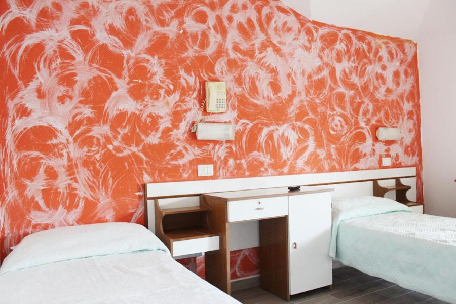 Hotel Luna Ріміні Екстер'єр фото