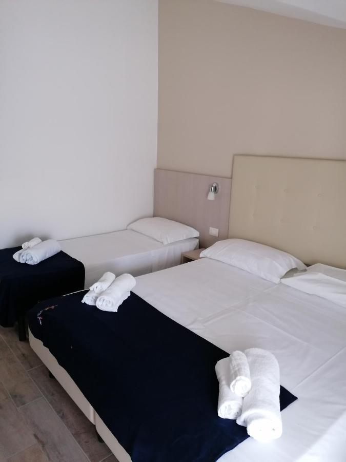 Hotel Luna Ріміні Екстер'єр фото