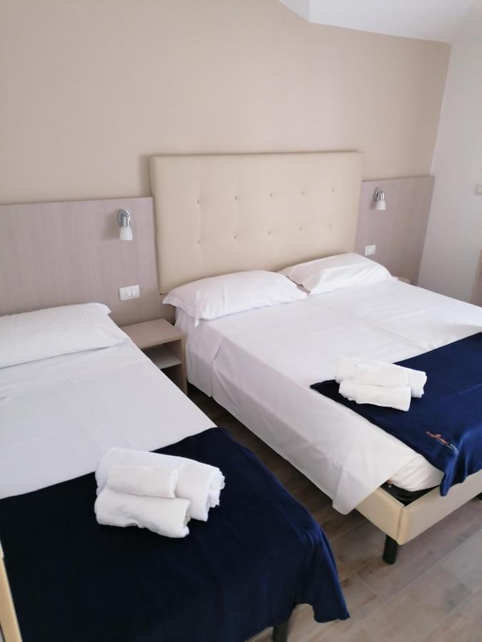 Hotel Luna Ріміні Екстер'єр фото